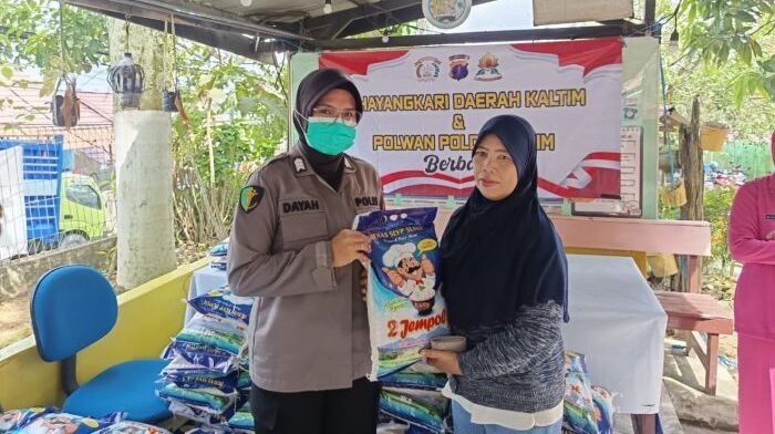 Polwan Polda Kaltim bersama Bhayangkari Daerah Kaltim menggelar kegiatan sosial bertajuk ‘Polwan dan Bhayangkari Berbagi’ di Kantor Kelurahan Margo Mulyo, Kecamatan Balikpapan Barat, pada Sabtu (29/11/2025). Foto: HO/Humas Polda Kaltim