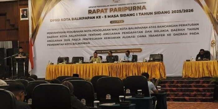 Rapat Paripurna DPRD Kota Balikpapan yang digelar di Grand Senyiur Hotel Balikpapan, pada Selasa (18/11/2025). Foto: BorneoFlash/Ardian