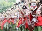 Ritual Adat Hudoq Kawit di Kampung Mamahak Besar, Kecamatan Long Bagun, Kabupaten Mahakam Ulu (Mahulu), pada Sabtu (08/11/2025). Foto: HO/diskominfostandimahulu