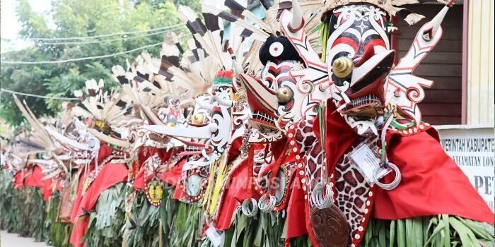 Ritual Adat Hudoq Kawit di Kampung Mamahak Besar, Kecamatan Long Bagun, Kabupaten Mahakam Ulu (Mahulu), pada Sabtu (08/11/2025). Foto: HO/diskominfostandimahulu