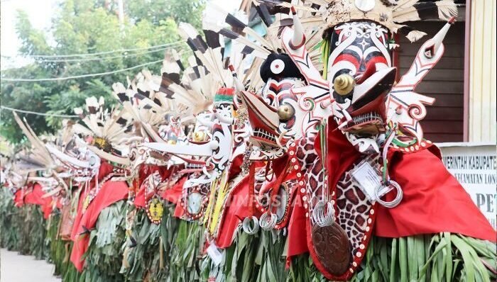 Ritual Adat Hudoq Kawit di Kampung Mamahak Besar, Kecamatan Long Bagun, Kabupaten Mahakam Ulu (Mahulu), pada Sabtu (08/11/2025). Foto: HO/diskominfostandimahulu