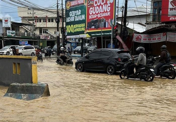 Hujan Deras Sejak Subuh Sebabkan Genangan di Puluhan Titik Samarinda
