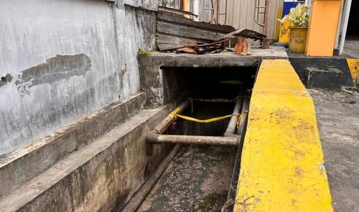 Saluran pembuangan limbah Mall SCP Samarinda yang menjadi sumber keluhan warga.  Foto: BorneoFlash/NurAinunnisa