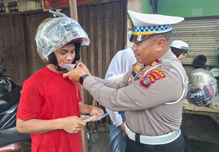 Satgas Preemtif Operasi Zebra Mahakam Tahun 2025 terus menggencarkan edukasi keselamatan berkendara guna menekan angka pelanggaran lalu lintas dan kecelakaan di wilayah Kaltim, pada Selasa (25/11/2025). Foto: HO/Humas Polda Kaltim