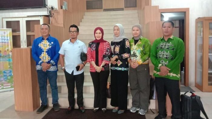 Sekretariat DPRD Kota Balikpapan menerima kunjungan kerja dari DPRD Kabupaten Tana Tidung, Provinsi Kalimantan Utara, pada Kamis (13/11/2025). Foto: BorneoFlash/Ardian