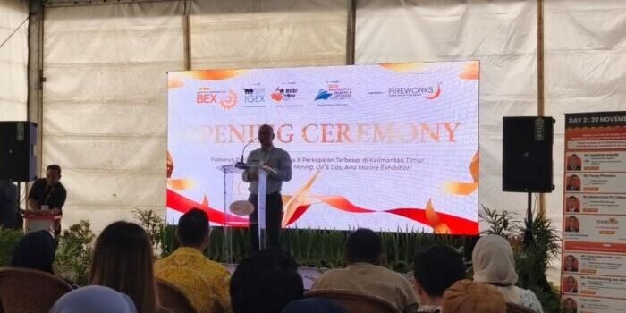 Staf Ahli Bidang Pemerintahan Setda Kota Balikpapan, Adwar Skenda Putra, dalam pembukaan Balikpapan Industrial Expo, di Balikpapan Sport and Convention Center (BSCC)/Dome, pada Rabu (19/11/2025). Foto: BorneoFlash/Niken Sulastri