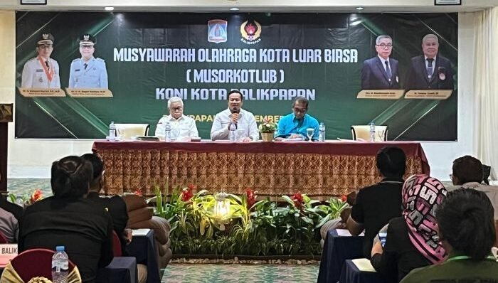 (Tengah) Ketua KONI Kota Balikpapan Terpilih Periode 2025-2029, Gasali. Foto: BorneoFlash/Niken Sulastri