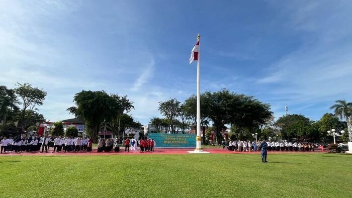 Upacara Peringatan Hari Kesehatan Nasional (HKN) ke 61, di Halaman Balai Kota Balikpapan, pada Rabu (12/11/2025). Foto: BorneoFlash/Ardian
