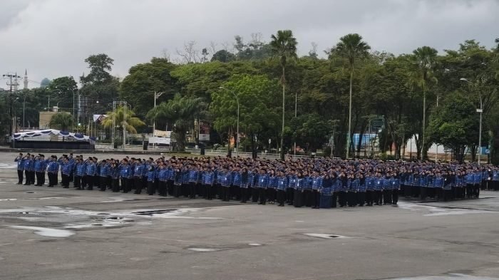 Upacara peringatan HUT KORPRI ke-54 yang digelar di Halaman Balikpapan Sport and Convention Center (BSCC)/Dome, pada Sabtu (29/11/2025). Foto: BorneoFlash/Niken Sulastri