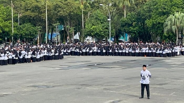Upacara peringatan HUT ke-80 PGRI sekaligus Peringatan HGN Tahun 2025 di Balikpapan Sport and Convention Center (BSCC)/Dome, pada Selasa (25/11/2025). Foto: BorneoFlash/Niken Sulastri