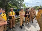 Wakil Wali Kota Balikpapan Bagus Susetyo turun langsung meninjau. Wakil Wali Kota Balikpapan Bagus Susetyo turun langsung meninjau kawasan RT 3 dan RT 4 Kelurahan Graha Indah, Kecamatan Balikpapan Utara, pada Selasa (25/11/2025). Foto: BorneoFlash./Niken Sulastri