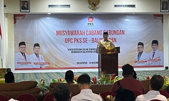 Wakil Wali Kota Balikpapan, H. Bagus Susetyo, saat membuka Muscab Gabungan PKS se Kota Balikpapan, di Grand Tiga Mustika Hotel Balikpapan, pada Minggu (16/11/2025). Foto: BorneoFlash/Niken Sulastri