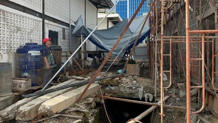 Wakil Wali Kota Balikpapan, H. Bagus Susetyo, Saat meninjau langsung proses revitalisasi pasar Klandasan Blok D, pada Jumat (31/10/2025). Foto: BorneoFlash/Ardian