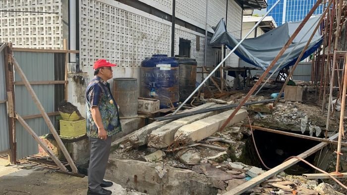 Wakil Wali Kota Balikpapan, H. Bagus Susetyo, Saat meninjau langsung proses revitalisasi pasar Klandasan Blok D Wakil Wali Kota Balikpapan, H. Bagus Susetyo, Saat meninjau langsung proses revitalisasi pasar Klandasan Blok D, pada Jumat (31/10/2025). Foto: BorneoFlash/Ardian
