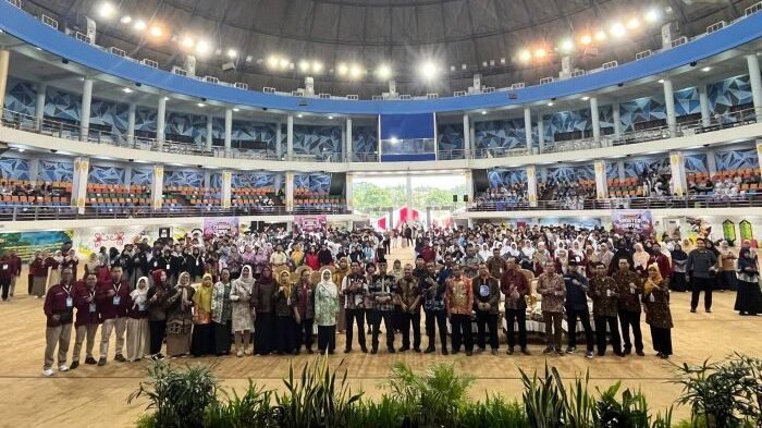 Wakil Wali Kota Balikpapan, H. Bagus Susetyo, dalam Gebyar Lomba Kreativitas Sains Inspiratif 2025 Tingkat SMP se-Kota Balikpapan yang digelar di BSCC/Dome, pada Kamis (27/11/2025). Foto: BorneoFlash/Niken Sulastri