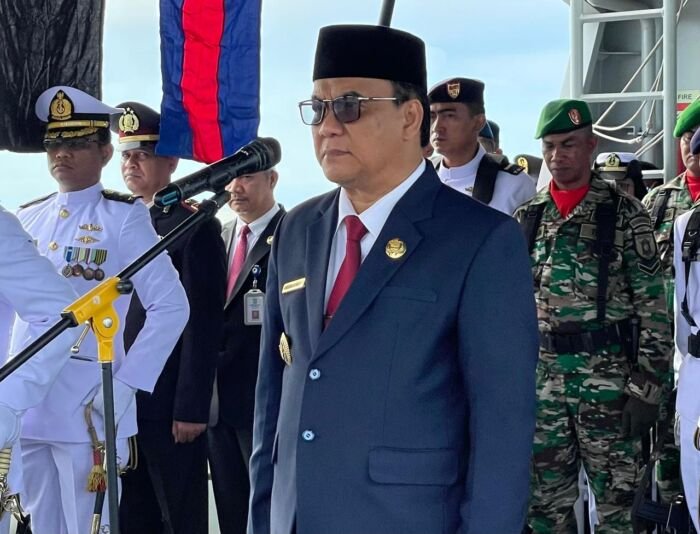 Peringati Hari Pahlawan, Wawali Balikpapan Pimpin Upacara di Tengah Laut di Atas KRI Butana 878