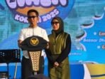 Wali Kota Balikpapan H. Rahmad Mas'ud bersama istri Hj. Nurlena Rahmad Mas'ud Saat Rangkaian peringatan HUT ke-54 Korpri di Halaman Balai Kota Balikpapan, pada Minggu (30/11/2025). Foto: BorneoFlash/Niken Sulastri
