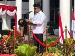 Wali Kota Balikpapan, H. Rahmad Mas’ud saat memimpin Upacara Peringatan Hari Kesehatan Nasional (HKN) ke 61, di Halaman Balai Kota Balikpapan, pada Rabu (12/11/2025). Foto: BorneoFlash/Ardian