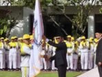 Wali Kota Balikpapan H. Rahmad Mas’ud secara resmi melepas para atlet, pelatih, panitia, dan tim pendamping dalam acara yang penuh semangat dan harapan di Halaman Balai Kota Balikpapan, pada Senin (10/11/2025). Foto: BorneoFlash/Ardian