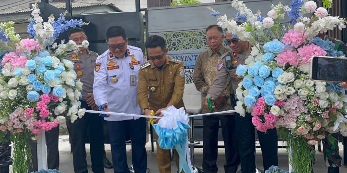Wali Kota Balikpapan, Rahmad Mas’ud, saat peluncuran implementasi B-Connect di kawasan MT Haryono, tepatnya dari Lampu Merah Beruang Madu hingga simpang tiga Perumahan Wika, pada Senin (24/11/2025). Foto: BorneoFlash/Niken Sulastri