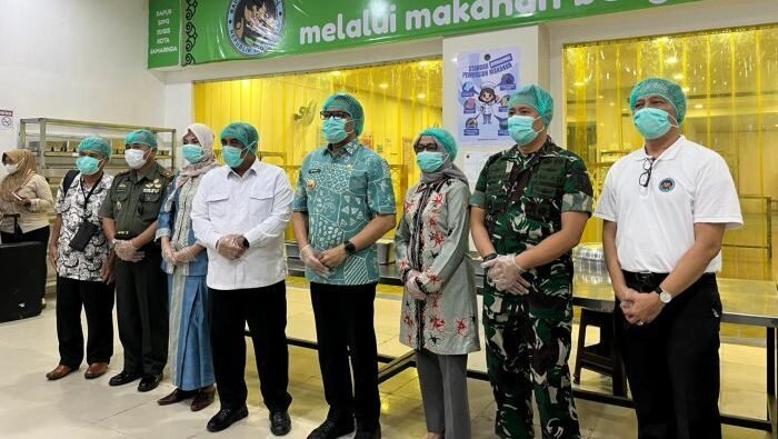Wali Kota Samarinda, Andi Harun, meninjau Dapur MBG dan pelaksanaan program di SDN 002 Samarinda. Foto: BorneoFlash/NurAinunnisa