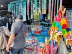 Aktivitas pedagang kembang api di Samarinda. Aktivitas pedagang kembang api di Samarinda. Foto: BorneoFlash/Nur Ainunnisa