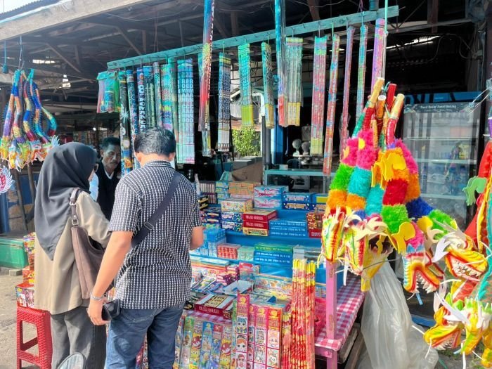 Imbauan Larangan Pengaruhi Minat Beli, Penjualan Kembang Api di Samarinda Menurun