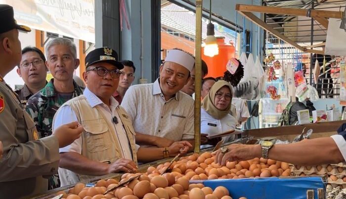 Anggota Komisi II DPRD Kota Samarinda, Rusdi Doviyanto saat sidak bersama Pemkot Samarinda. Foto: BorneoFlash/Nur Ainunnisa