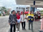 Anggota Komite BPH Migas Fathul Nugroho (empat dari kiri) meninjau SPBU di Banda Aceh, Aceh. FOTO : ANTARA/HO-PT Pertamina Patra Niaga Anggota Komite BPH Migas Fathul Nugroho (empat dari kiri) meninjau SPBU di Banda Aceh, Aceh. FOTO : ANTARA/HO-PT Pertamina Patra Niaga
