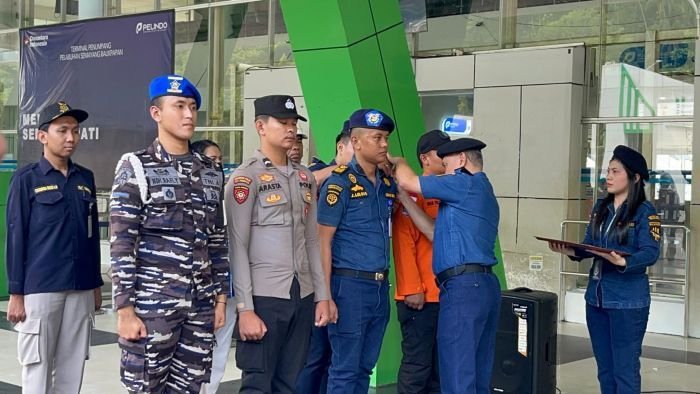 Apel pembukaan posko pengamanan nataru di pelabuhan semayang Balikpapan, pada Kamis (18/12/2025). Foto: BorneoFlash/Niken Sulastri