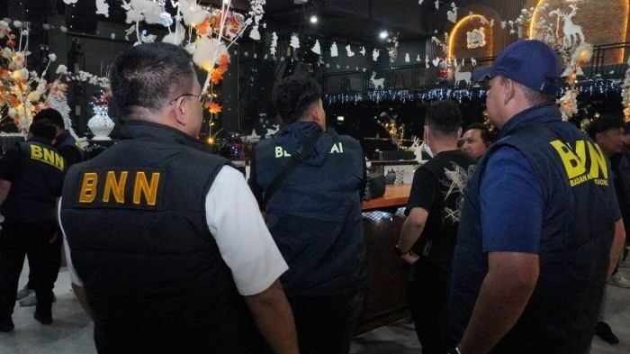 BNN Kota Balikpapan berkolaborasi dengan BNNP Kalimantan Timur, saat melakukan razia di THM Balikpapan. Foto: BorneoFlash/Ist