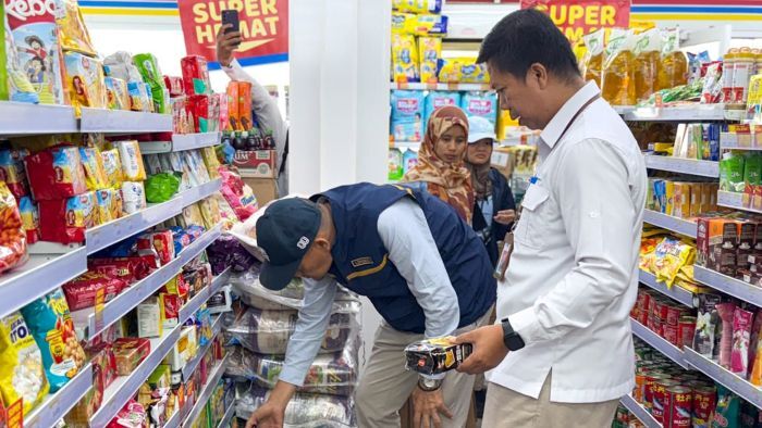 Bersama dengan BPOM di Balikpapan, Otorita IKN meninjau sejumlah lokasi distribusi pangan di KIPP Nusantara menjelang Nataru 2025/2026, pada Selasa (9/12/2025). Foto: HO/Humas Otorita IKN