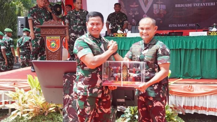 Danpussenif TNI AD Letjen TNI Iwan Setiawan, S.E., M.M., melaksanakan kunjungan kerja ke wilayah Brigif TP 85/BTC di Kabupaten Kutai Barat, pada Rabu (03/11/2025). Foto: HO/Pendam VI/Mlw