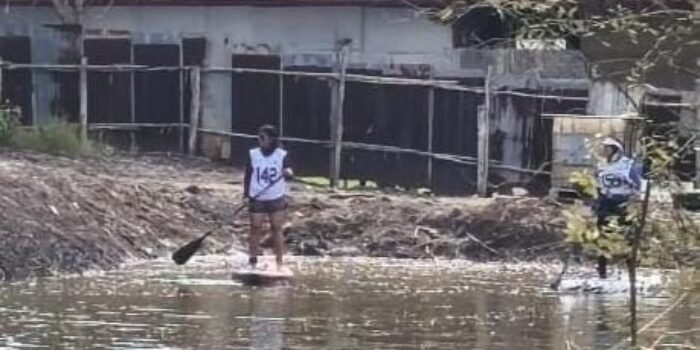Festival Dayung Manggar 2025 digelar di kawasan De Boekit River Side Manggar, pada Sabtu (13/12/2025). Foto: BorneoFlash/Niken Sulastri