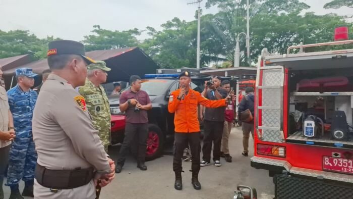Kapolda Kalimantan Timur, Irjen Pol Endar Priantoro, memimpin langsung Simulasi Tanggap Darurat Bencana Hidrometeorologi, di Halaman Balikpapan Sport and Convention Center (BSCC)/Dome, pada Sabtu (6/12/2025). Foto: BorneoFlash/Niken Sulastri