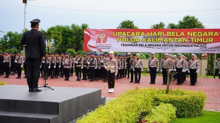 Kapolda Kaltim Irjen Pol. Endar Priantoro, S.H., S.I.K., C.F.E., M.H., Saat Pimpin Upacara Peringatan Hari Bela Negara Tahun 2025, pada Jumat (19/12/2025). Foto: HO/Humas Polda Kaltim