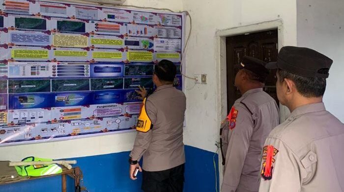 Kapolresta Balikpapan Kombes Pol. Anton Firmanto, melakukan pengecekan langsung seluruh Pos Pengamanan dan Pos Terpadu di wilayah hukum Polresta Balikpapan, pada Minggu (21/22/2025). Foto: HO/Humas Polresta Balikpapan