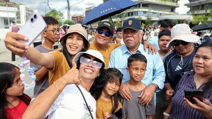 Kepala Otorita IKN, Basuki Hadimuljono Saat Bersama masyarakat yang tengah berkunjung ke kawasan IKN, Selasa (30/12/2025). Foto: HO/Humas Otorita IKN