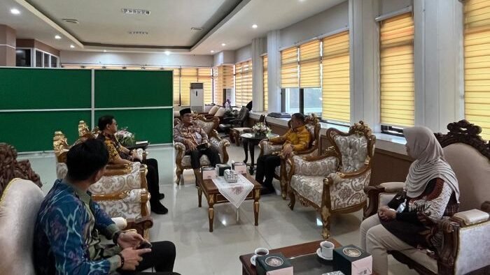 Kunjungan Kepala Pusat Strategi Kebijakan Kemendagri di Balai Kota Balikpapan, pada Kamis (18/12/2025). Foto: BorneoFlash/Niken Sulastri