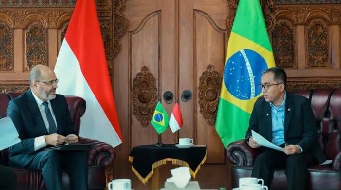 Menteri Pendidikan Tinggi, Sains, dan Teknologi (Mendiktisaintek) Brian Yuliarto (kanan) dan Wakil Duta Besar (Wakil Dubes) Brasil untuk Indonesia Rodrigo Carvalho (kiri) dalam pertemuan di Jakarta, Rabu (3/12/2025). FOTO :ANTARA/HO-Kemdiktisaintek.