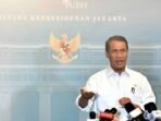 Menteri Pertanian (Mentan) Andi Amran Sulaiman menggelar jumpa pers di Istana Kepresidenan RI Jakarta, Selasa (16/12/2025), menjelaskan strategi pemerintah mewujudkan swasembada pangan di Papua. FOTO : ANTARA/HO-BPMI Sekretariat Presiden.