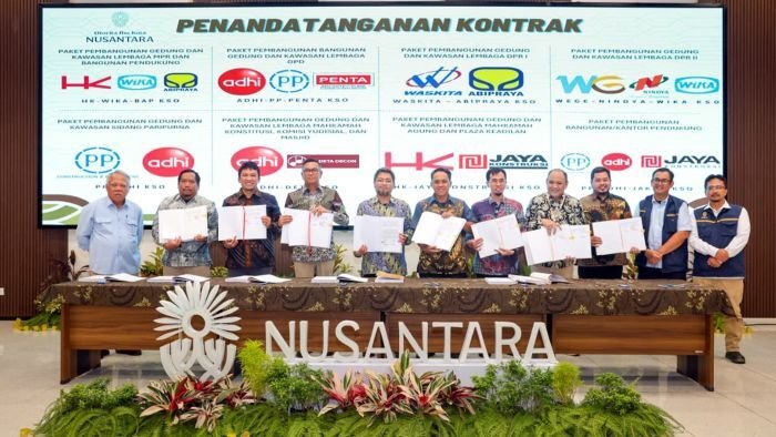 Otorita IKN melakukan penandatanganan delapan paket kontrak pembangunan yang berlangsung di Kantor Kemenko 4 IKN pada Kamis (04/12/2025). Foto: HO/Humas Otorita IKN