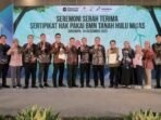 PHI melalui anak perusahaan dan afiliasinya, PHM, PHSS, dan PT Pertamina EP Zona 9 Tanjung Field, berhasil menuntaskan proses pengurusan dan menerima SHP BMN Hulu Migas berupa tanah di sejumlah lokasi di Kaltim dan Kalsel. Foto: HO/PHI