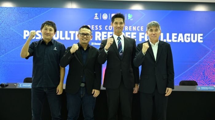 PSSI melalui Komite Perwasitan, bekerja sama dengan I.League dalam sesi konferensi pers pada Senin (22/12/205). Foto: HO/ileague