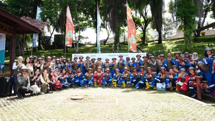 PT KPI Unit Balikpapan menegaskan komitmennya terhadap pelestarian lingkungan dengan menanam 150 bibit pohon di kawasan Hutan Lindung Sungai Wain, pada Jumat (5/12/2025). Foto: HO/KPI Unit Balikpapan