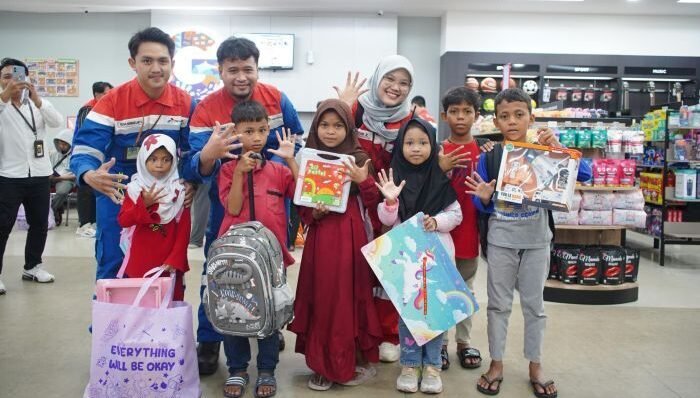 PT KPI Unit Balikpapan menggelar kegiatan Belanja Ceria untuk Energi Bersama bagi anak-anak tunawisma binaan Dinas Sosial Kota Balikpapan, pada Selasa (16/12/2025). Foto: HO/KPI Unit Balikpapan