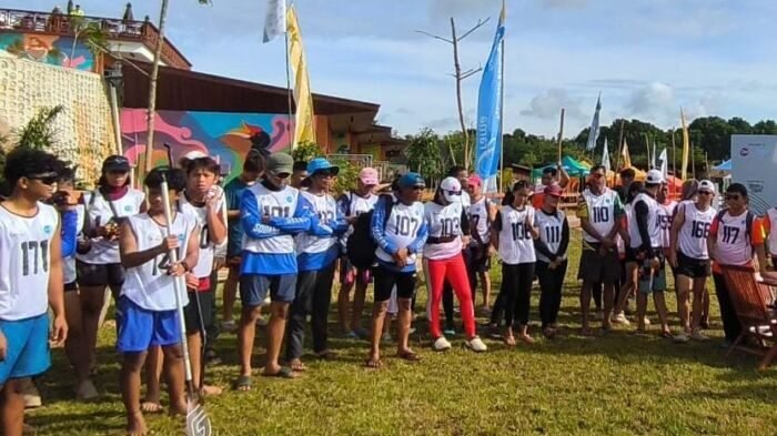 Para Peserta Festival Dayung Manggar 2025 digelar di kawasan De Boekit River Side Manggar, pada Sabtu (13/12/2025). Foto: BorneoFlash/Niken Sulastri