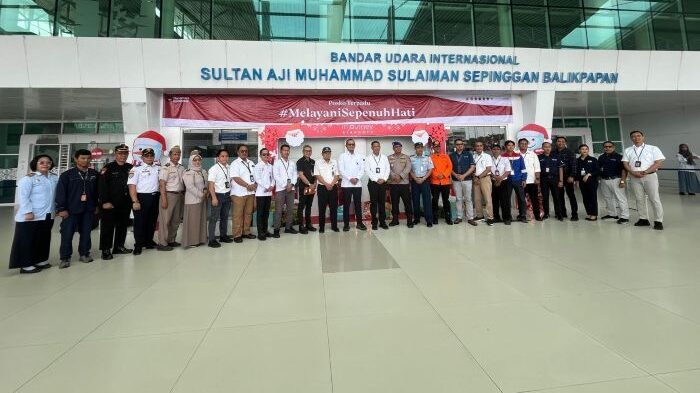 Pembukaan Posko Nataru di Terminal Keberangkatan Bandara SAMS Sepinggan, pada Senin (15/12/2025). Foto: BorneoFlash/Niken Sulastri