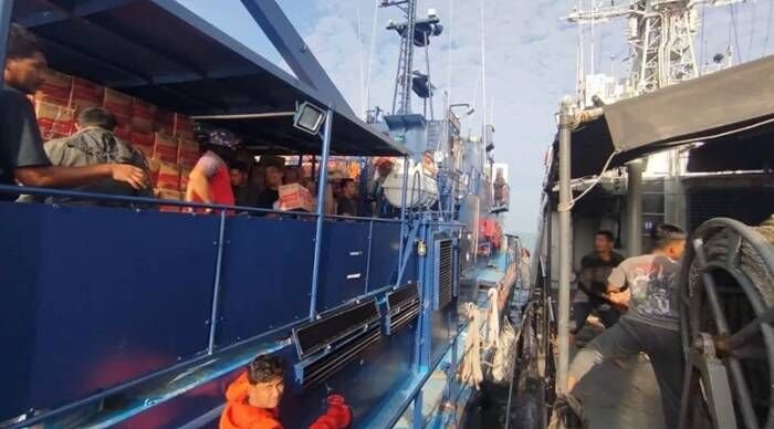 Penyaluran bantuan logistik untuk korban bencana alam di Aceh oleh Bea Cukai, Tanjung Balai Karimun, Sabtu (29/11/2025). FOTO : ANTARA/HO-Bea Cukai.