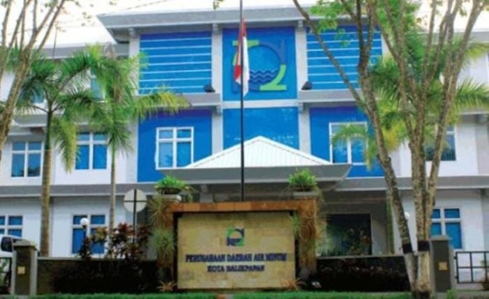 Jaga Kualitas Air, PTMB Bersihkan Pipa 